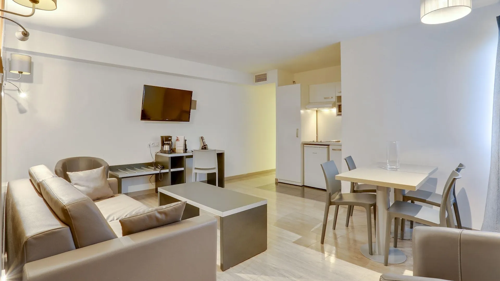 All Suites Appart Hotel Aeroport Paris Orly - Rungis 3*,  France
